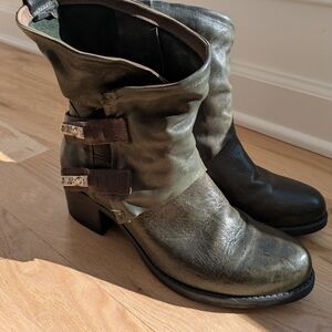 Stylish Women's Leather Boots